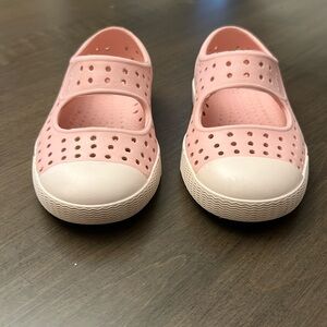Native Size C7 kids shoe. Summer fun!